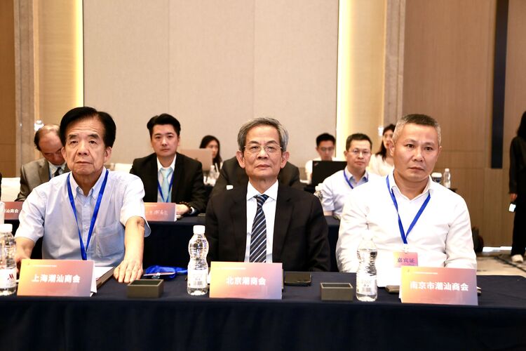 陈才雄会长、周建轩执行会长应邀出席第十届世界潮商大会会长（扩大）会议、第二十二届国际潮团联谊年会团长暨秘书长会议